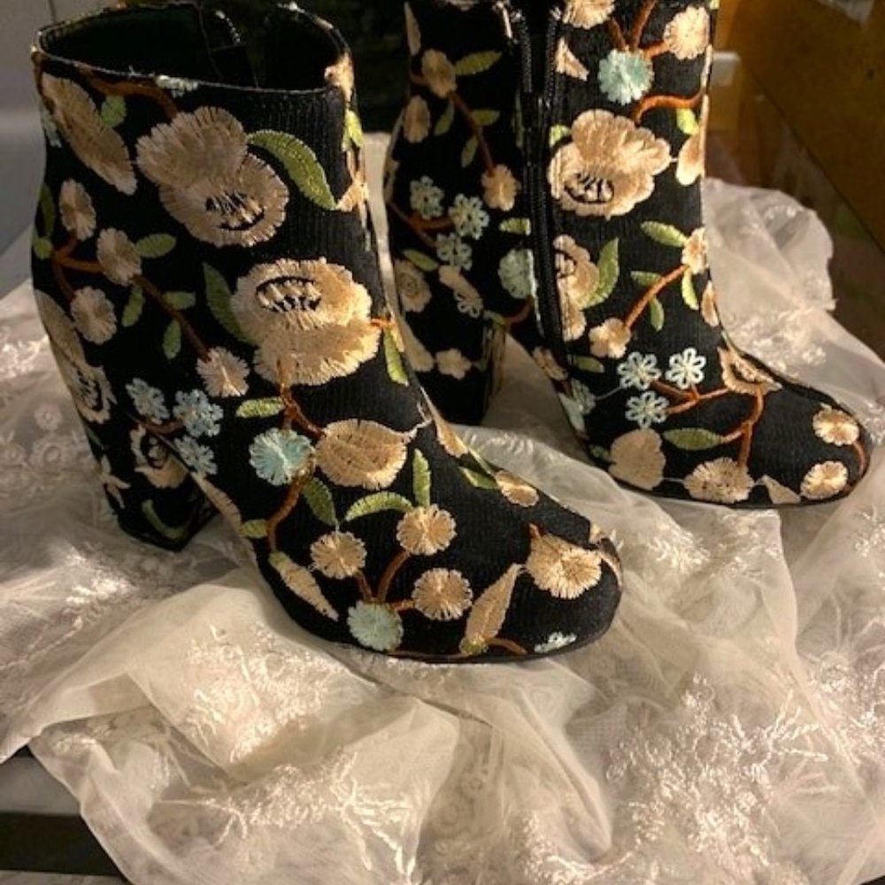 Ardène boots 10 flowery